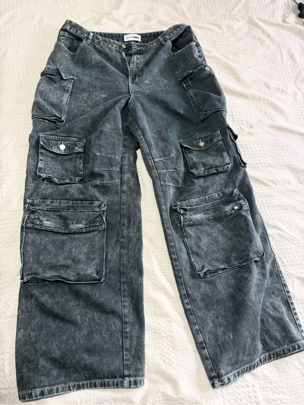 Fashion Nova Washed Charcoal Gray Cargo Jeans with Multiple Pockets